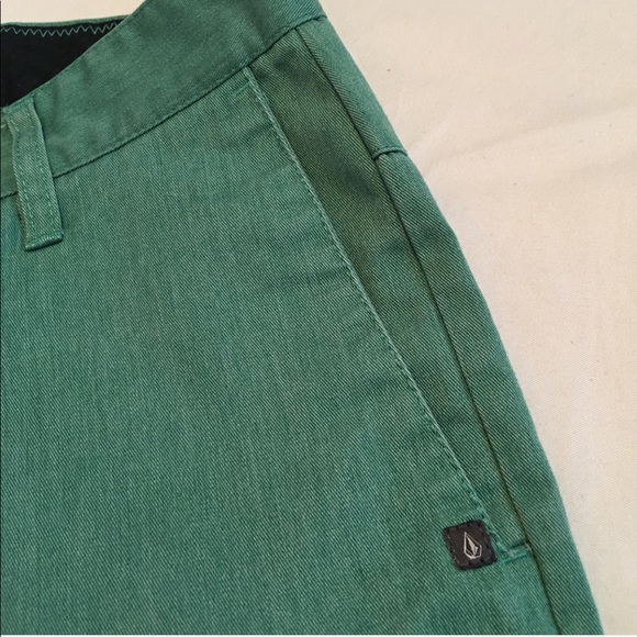 Volcom shorts - Picture 3 of 4